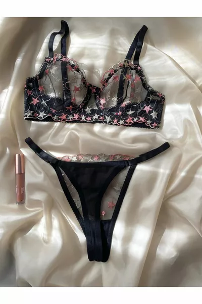 Set di Lingerie con Reggiseno a Balene in Tulle Ricamato Stella Nera e Perizoma - Lingerie Haven