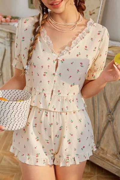 طقم بيجاما مزخرف بالدانتيل ومطبوع بالزهور مع كشكشة