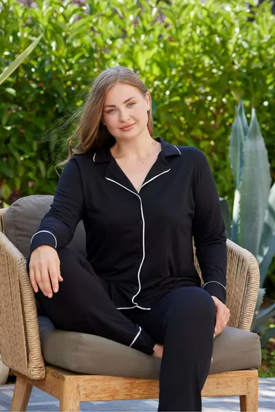 طقم بيجاما نسائي مقاس كبير، أسود، بأكمام طويلة، مصنوع من القطن، بأزرار أمامية وتفاصيل مطوية