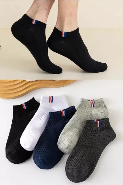 خمسة أزواج من جوارب الرجل القصيرة بألوان مختلفة مع شرائط مطاطية