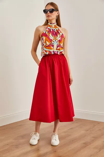 تنورة متوسطة الطول نسائية منسوجة بلون أحمر بجيوب وخصر مطاطي 