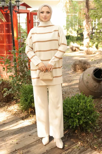 طقم كنزة صوفية سميكة مخططة