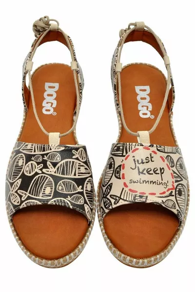 صندل نسائي من الجلد النباتي برباط أسود - فقط حافظ على تصميم السباحة