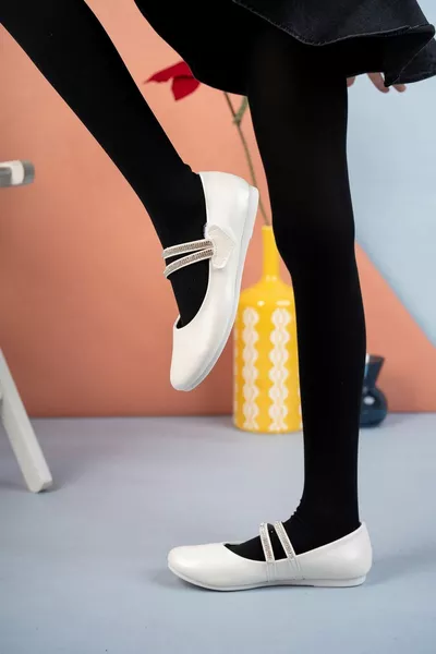 أحذية البنات اللؤلؤي مع خوذة شوكة