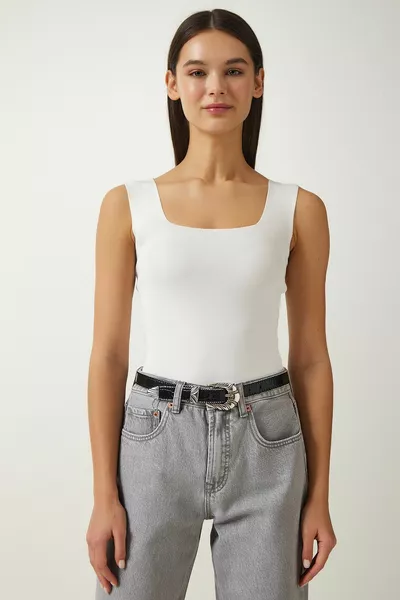 Женская белая трикотажная блузка с квадратным вырезом 