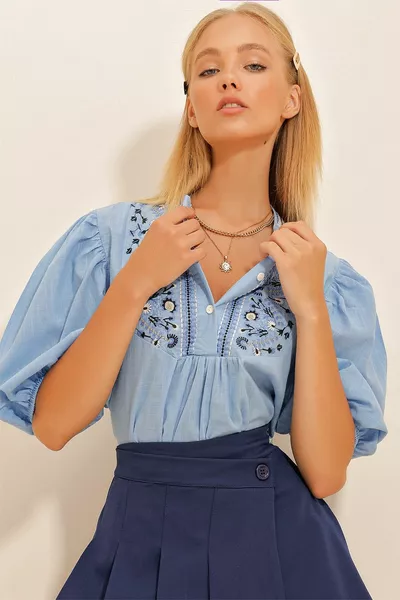 المرأة الأزرق دراجة زر مفصلة بلوزة مطرزة 