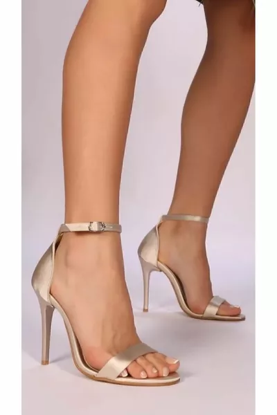 Women's single band sandals with ten satin heels