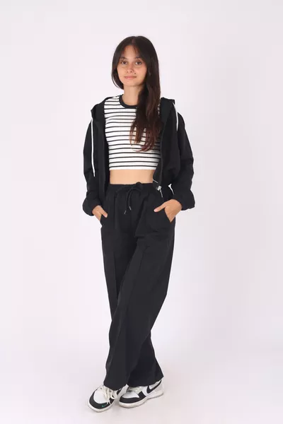 سترة قصيرة بقبعة × تي شيرت قصير × بدلة رياضية للبنات بقمصان واسعة