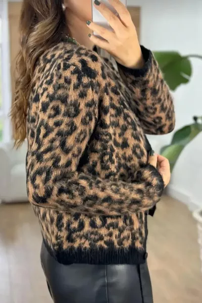 كارديغان من صوف ناعم بنقشة الفهد