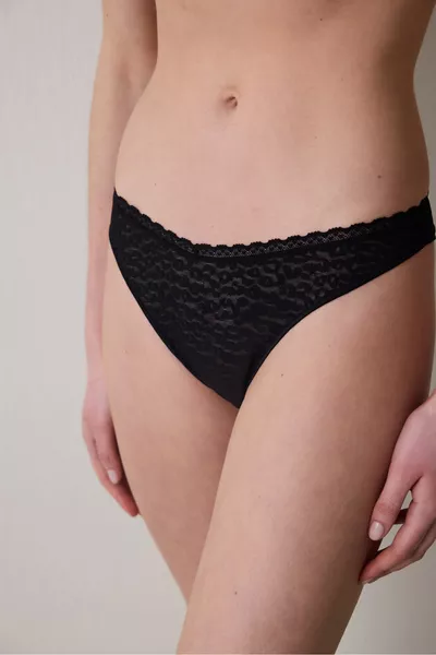 Culotte noire à dentelle facile en forme de V