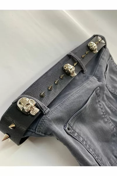 Ceinture cloutée en métal de 4 cm à tête de mort