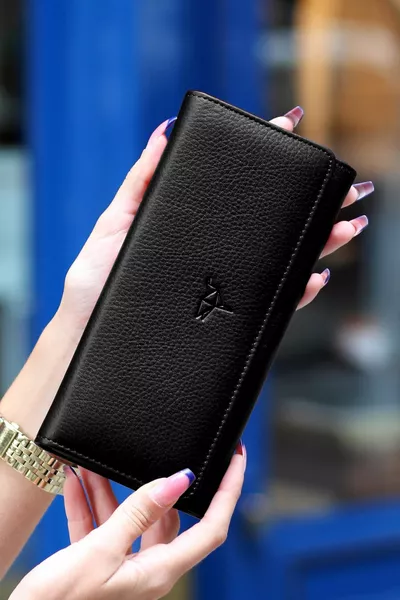 Дамски черен портфейл Angel от истинска кожа с отделение за мобилен телефон