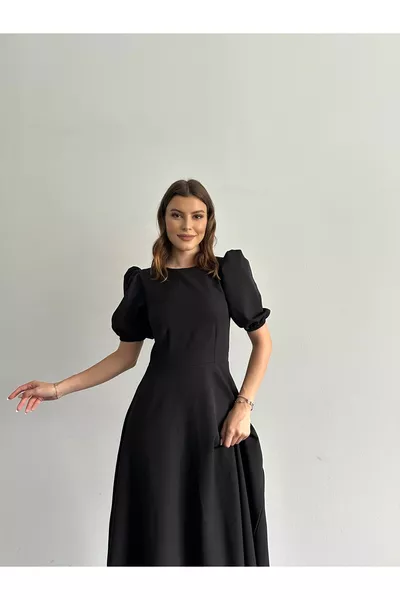 فستان متوسط الطول بأكمام سوداء كالقرع