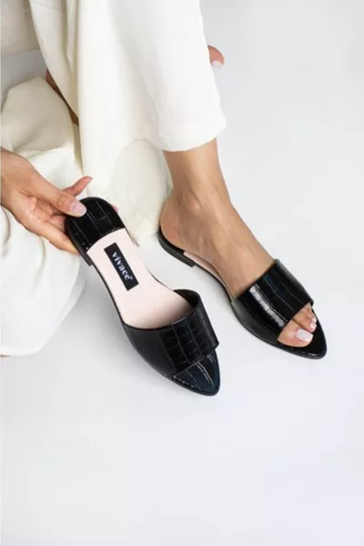 Kadın Siyah Sivri Burun Terlik