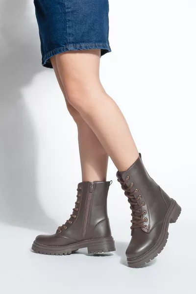 حذاء نسائي بوت بطول الكاحل بسحاب ورباط ونعل مسنن باللون البني سلاري