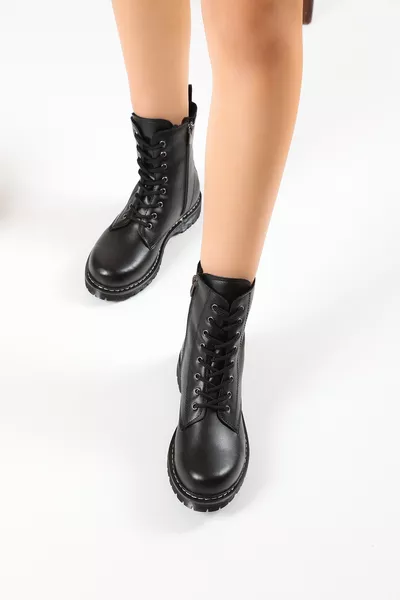 حذاء نسائي أسود من نوع بوستال يومي