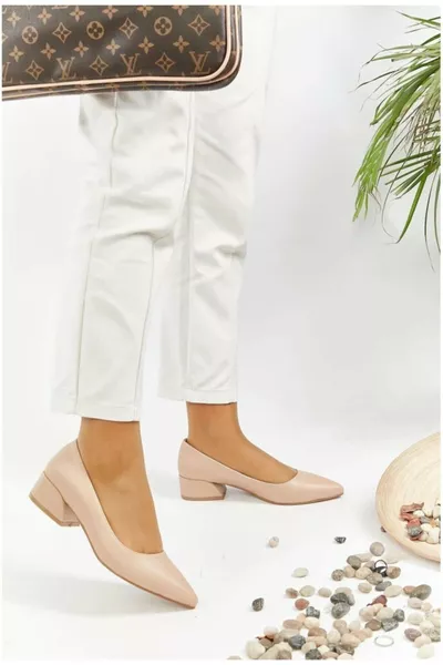 حذاء بكعب جلدي بيج 3 سم