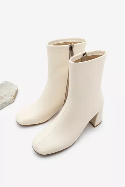 حذاء نسائي بكعب عالٍ، مقدمة مربعة، بسحاب، لون كريمي