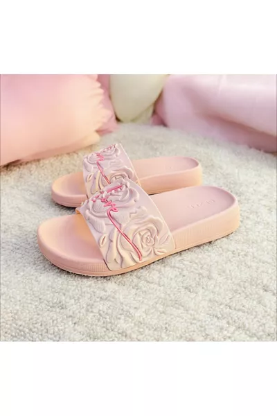 شبشب بنعل مانع للانزلاق مع نقش وردي. شبشب للمسبح، البحر، الاستحمام، الشرفة، التراس، المنزل والشارع