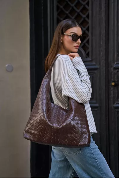 Borsa a Spalla Intrecciata Marrone – Aspetto Elegante e Lussuoso