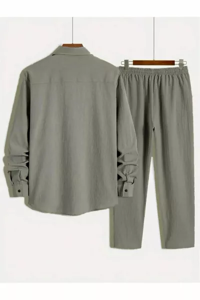 قميص رجالي بأكمام طويلة باللون الأخضر الفاتح مع سروال بدلة رياضية من القماش المجعّد