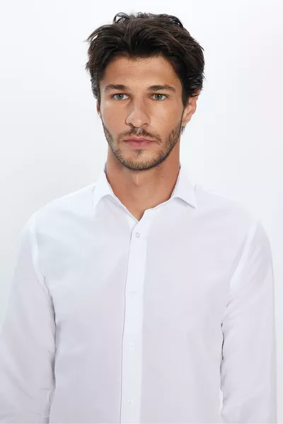 قميص رجالي أبيض بأكمام طويلة، قماش قطن، ضيق، سهل الكي