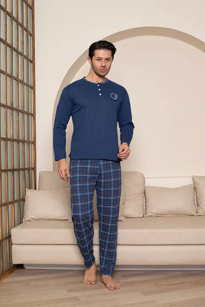 طقم بيجامة رجالي من القطن باللون النيلي بأكمام طويلة ونقشة مربعات في الجزء السفلي