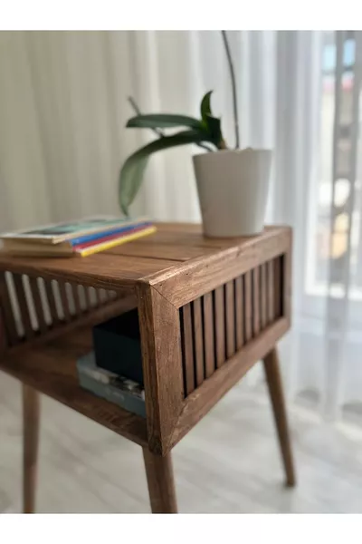 Деревянная тумбочка