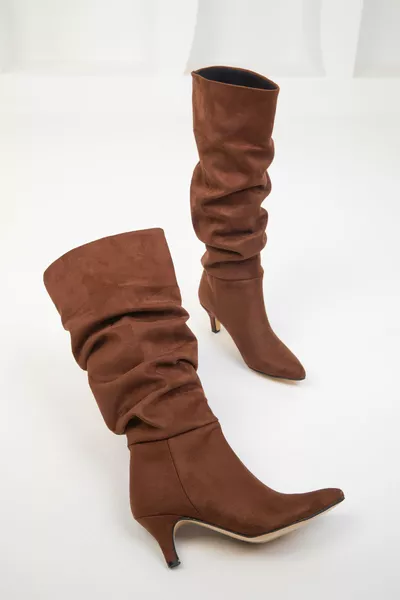 حذاء نسائي من الجلد السويدي بلون التوبا 