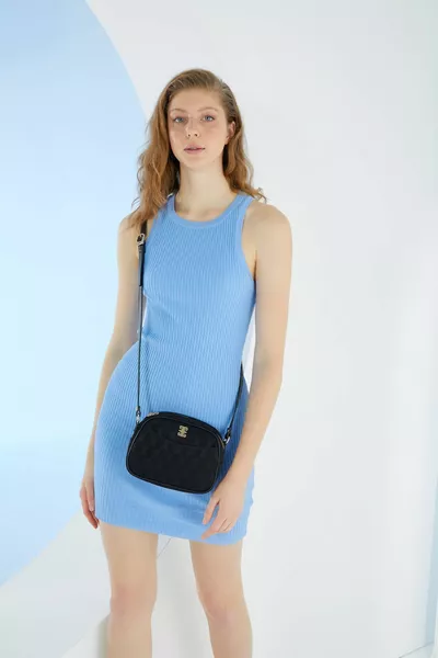 Черна дамска чанта за рамо 