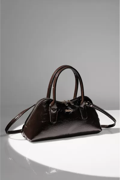 حقيبة يد وكتف نسائية باللون البني الداكن