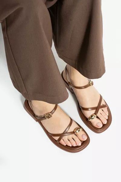 صندل ليمبا بتفاصيل خاتم ذهبي نسائي