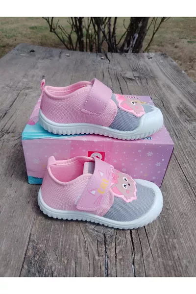 حضانة المدرسة والمنزل والأحذية المنزلية