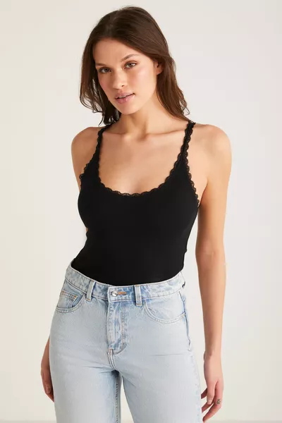 توب نسائي باري، قصة عادية، قماش قطني، تفاصيل دانتيل، حمالات رفيعة، ياقة مفتوحة، باللون الأسود