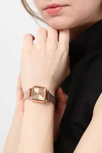 Montre-bracelet femme Minimal Square en or rose