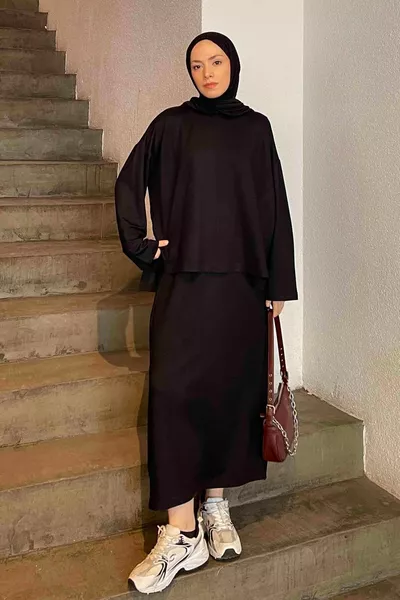 طقم بتنورة كريستال سوداء