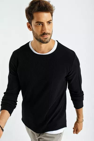 كنزة رياضية رجالية رقيقة بياقة ملفوفة ونقشة مربعات 