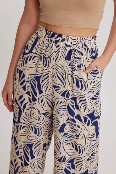 Comfortable Pants with Self-Patterned, Elastic Waist