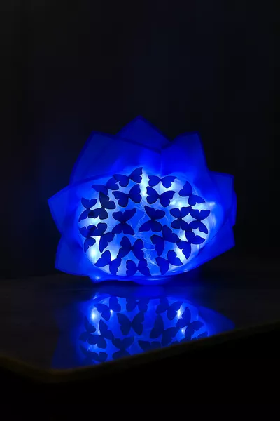 Lila Schmetterlingsstrauß mit LED-Lichtern, dekoratives Konzeptgeschenk für Mutter, Geliebte, Freundin