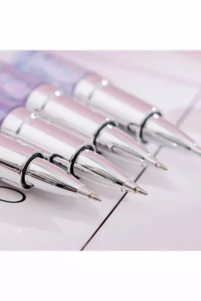 Шариковая ручка с дизайном блестящей фиолетовой губной помады