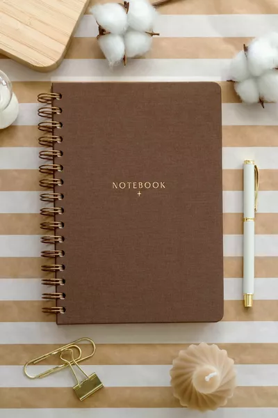 دفتر ملاحظات كتان بحلقة  مقاس  سم بلون بني