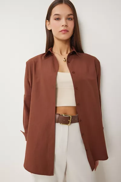 قميص أساسي واسع الحجم بني 