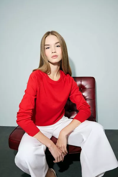 كنزة صوفية عادية بملمس ناعم وياقة دائرية، قياس عادي، موديل أساسي WN