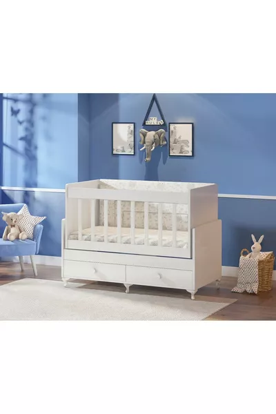 Кошара с чекмеджета и люлеещ се бебешко легло X