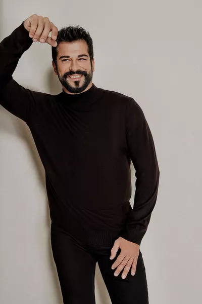 Мужской черный свитер с воротником-стойкой, стандартного кроя, против скатывания, не образующий катышков
