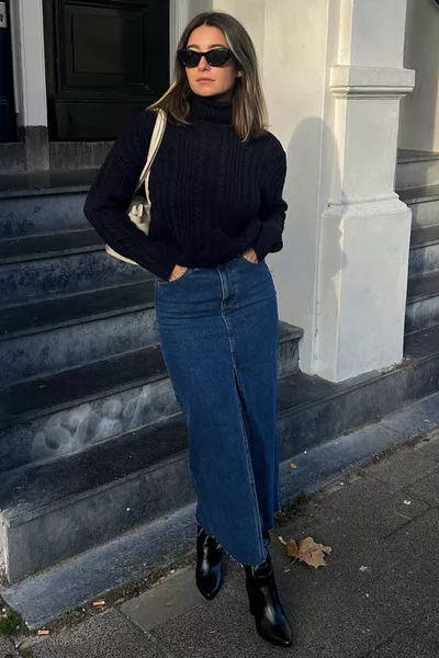 تنورة جينز طويلة باللون الأزرق الداكن مع فتحة 