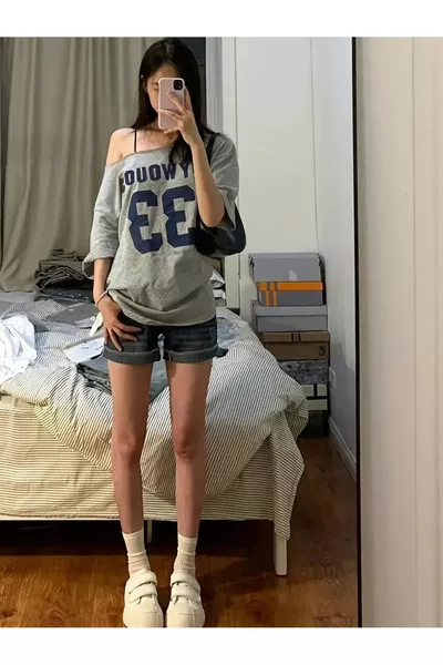 T-shirt Oversize in Cotone % con Scollo a Barca e Stampa Donna