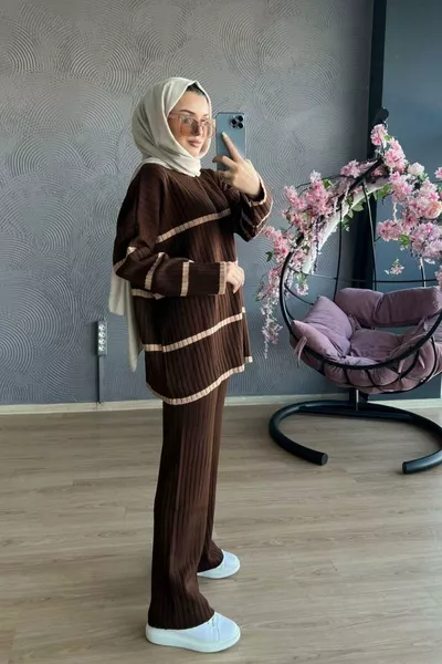 طقم تريكو ثنائي اللون بني