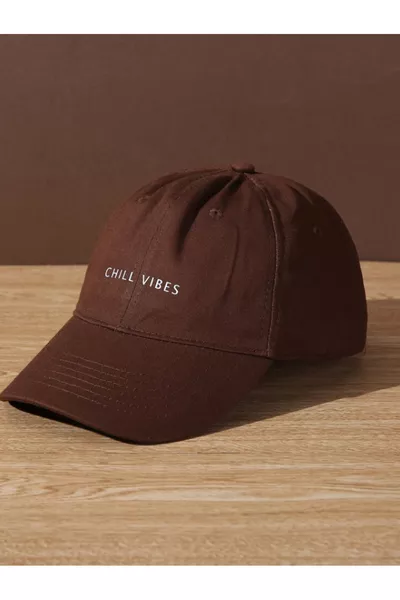 قبعة كلاسيكية بنمط Unisex بني مطبوع عليها Chıll Vıbes، قابلة للتعديل مع شريط لاصق