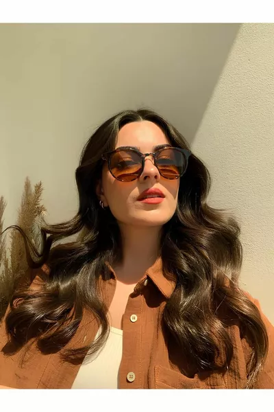 نظارات شمسية بنية فاتحة بنقشة الفهد على شكل بيضاوي عتيقة